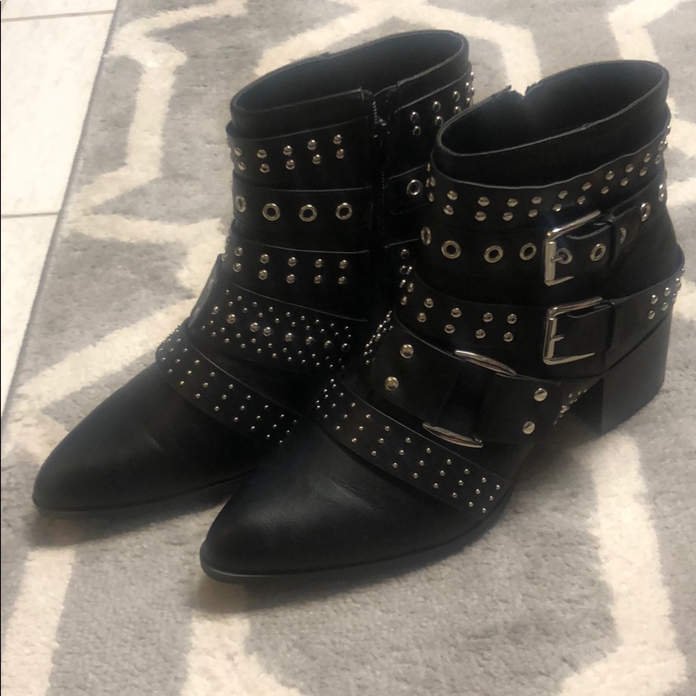 Black buckle boots